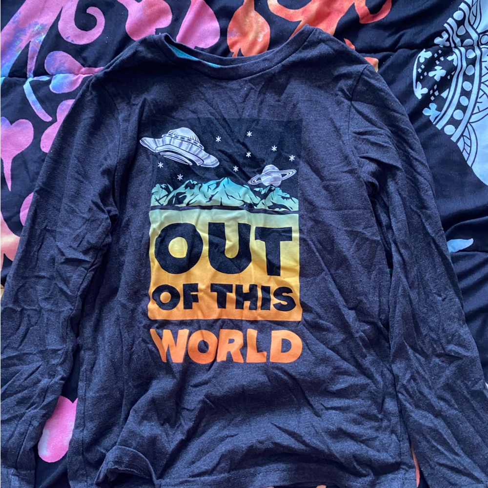 Grey kids shirt size 8 tee long sleeve